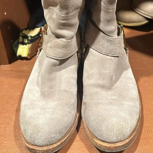 🌙 CHRISTIAN DIOR TAUPE SUEDE MOTO BOOTS 🌙 - Picture 3 of 6